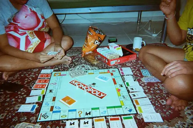 How to Play Monopoly? | 7 Powerful Strategies for Dominating the Game